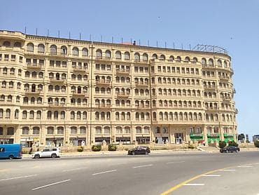 Xetai metro yaxiliginda yerlesen biznes merkezinde. ofis icareye