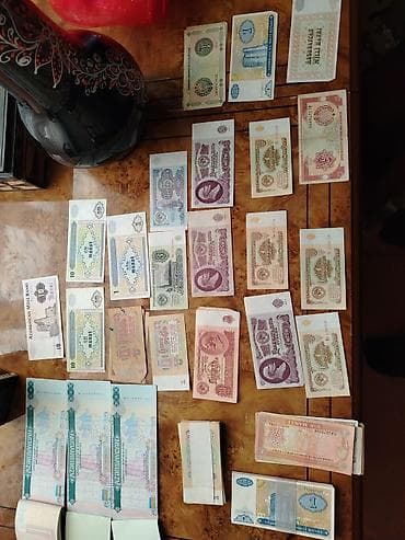 qəpik pullar: Təqdim olunur: - Müxtəlif dövrlərə aid kağız pullar: Azərbaycan — 1