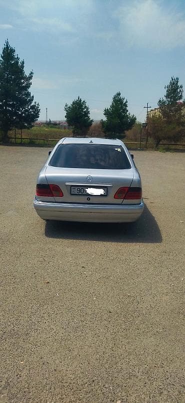 disk 14: Mercedes-Benz E-Class: 2.3 l | 1996 il Sedan — 7