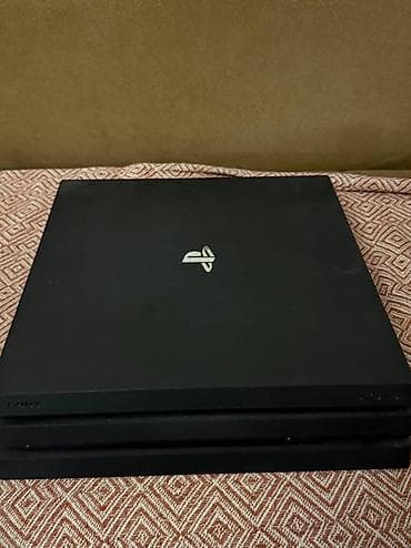 Sony PlayStation 4 Pro oyun konsolu. Lazımi qulluq görünüb termopasta