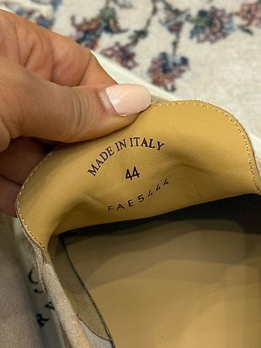 kis: Loro Piana summer walk. 44 yazilsada 42 e gedir.Yeni. Unvan Inqilab — 5