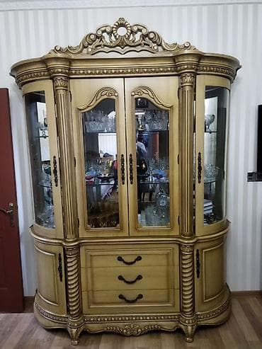 Ev üçün mebel: Klassik üslubda vitrin-bufet şkaf - Material: ağac əsaslı korpus — 1