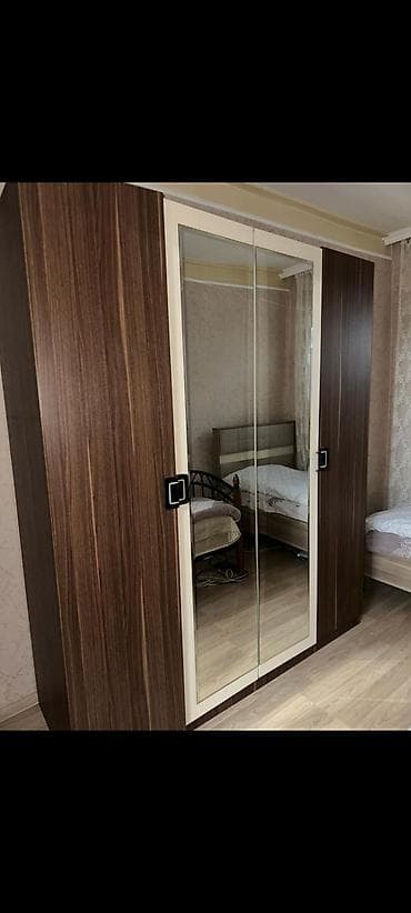 Dolab yeni kimidir 120azn. Çox təcili satılır. Ünvan inqilab Narmin