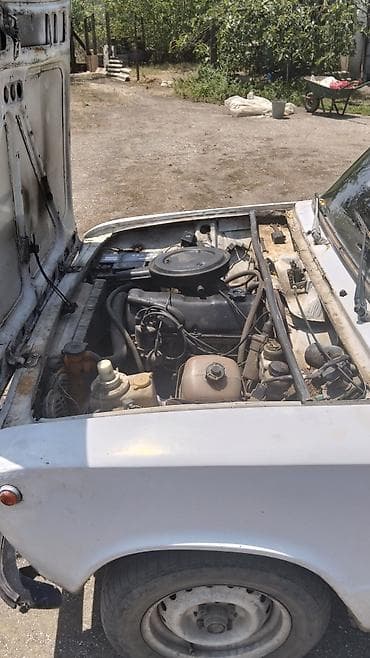 suru: VAZ 2101 “Jiquli” sedan - Kuzov: 4 qapılı, ağ rəng. Orijinal klassik — 6