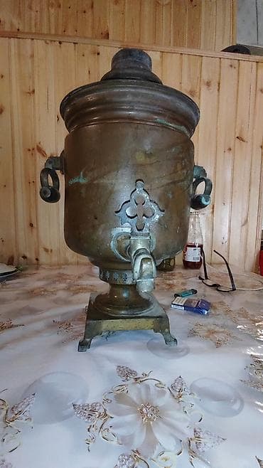 Qədim samovar üzərində möhürləridə var Степан Баташев 1883 cü il