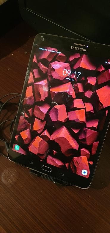 rəsmi s2: Samsung Galaxy Tab S2 planşet. Tek prablemi kameradi oda sistemle — 2