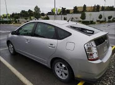 Toyota Prius hibrid hetçbek icareye verilir 200 manat depozit gunlik