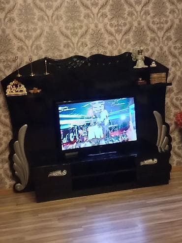 tv stent: TV stendi və vitrin komodu - Rəng: qara, gümüşü dekorativ — 1