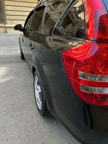 ucuz avtomobil: Kia Cee’d SW (universal) – qara rəng, 5 qapı, Azərbaycan nömrə nişanı — 3