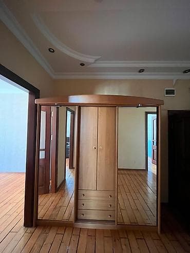 2el dolablar: İşlənmiş, 6 qapı, Təkərli, Qəhvəyi, Açılan, Düz dolab — 1