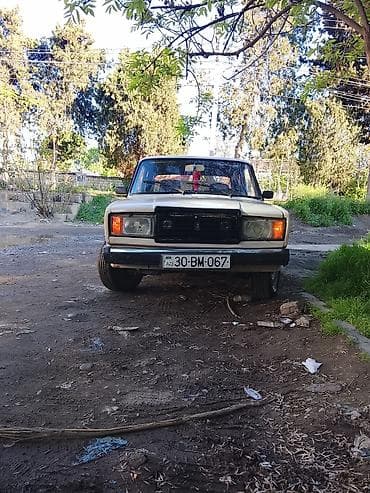 vaz 011: Lada 2107 sedan - Kuzov: ağ rəng, 4 qapı - Mühərrik: benzin - — 5