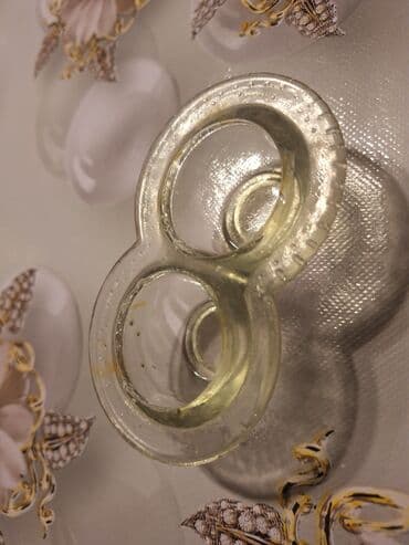 dərin boşqab: Şüşə qab dəsti - 2 ədəd şüşə krujka: qalın divarlı, qulpulu. Üzərində — 8