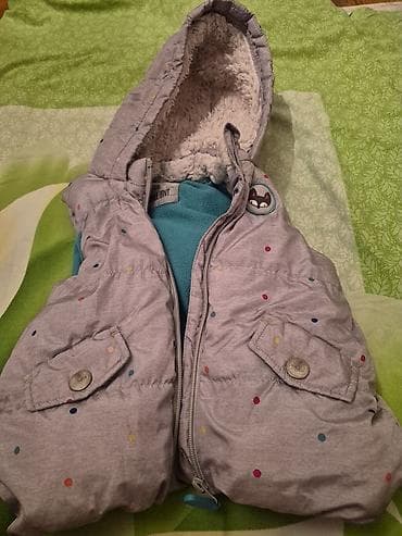 Комплекты одежды: Uşaq geyimləri dəsti 1) Qalın kapüşonlu jilet: - Boz rəng, xırda — 1