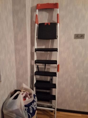 pilləkanlar: 5 pilləli qatlanan nərdivan - Material: möhkəm metal karkas, ağ — 2