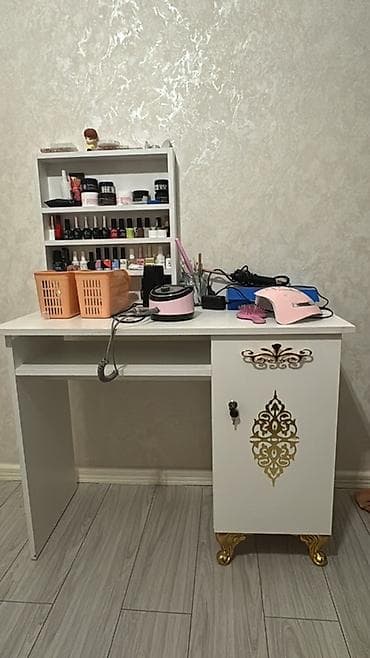 Düz masa, Siyirməsiz, Polkalı, Sadə laminat — 1