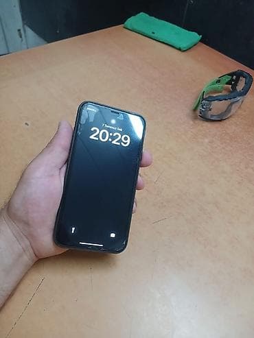 iphon 6 plus: IPhone 11, 64 GB, Qara, Face ID — 2