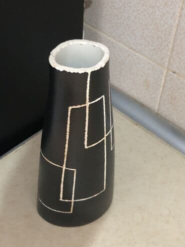 Güzgülər: Vaza dəsti, Keramika — 4