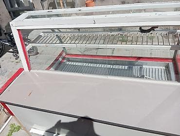 vitrini: Mağaza vitrini – soyuducu vitrin (şüşəli, qırmızı-ağ dizayn) - Ön və — 5