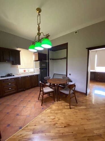 2 otaqlı mənzil vasitəçisiz: Sahil metrosunun yaxınlığında 3 mertebeli binanın 2-ci mərtəbəsində — 12