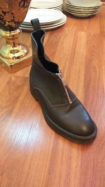 Ölçü: 37, rəng - Qara, İşlənmiş