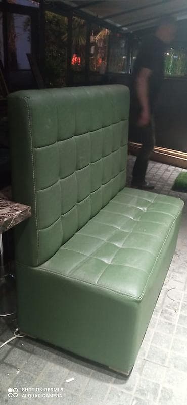 Kafe üçün divan oturacaqları satılır. 10 ədəddir, hər biri 45 AZN