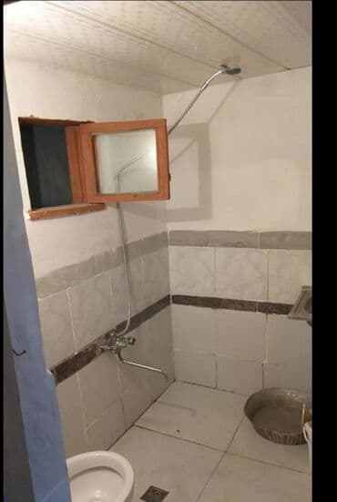 bir otaqlı ev kirayə verirəm: Yaşayış üçün əlverişli mənzil. Mətbəx mebeli, soyuducu, qaz plitəsi — 4