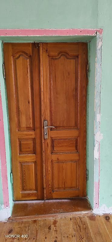 İkiyarpaq taxta iç qapı - Material: tam ağac (təbii taxta), klassik