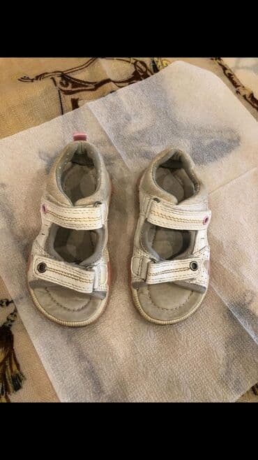 uşaq krossovkaları: 23 razmer,yaxshi veziyyetde,ag gara olan-ortopedikdir.Ag next — 7