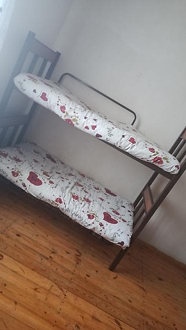 İki mərtəbəli çarpayı - Karkas: möhkəm metal və taxta kombinasiyası