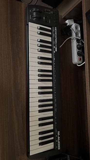 M-Audio Keystation 49 MK3 MIDI klaviatura. Öz qutusunda, bütün