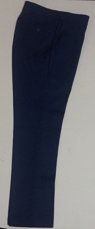 Kostyum 48 ölçü Tünd göy rəngdə Cəmi 2 dəfə geyinilib,yəni yenidən — 7