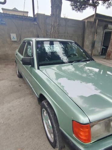 mercedes geyimleri: Mercedes-Benz 190: 2 l | 1991 il Sedan — 3