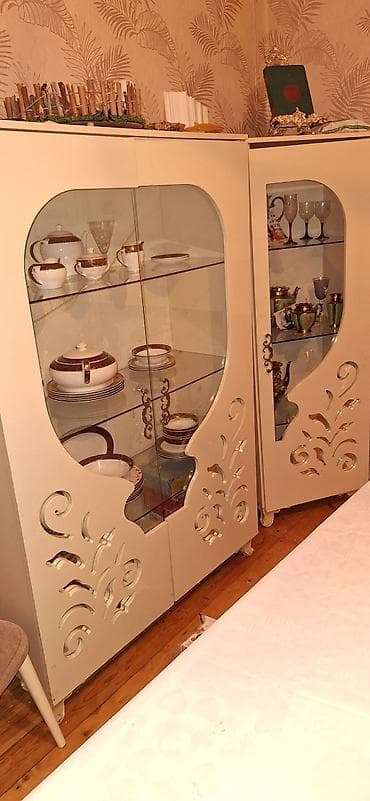 Şkaf-vitrin dəsti - Rəng: krem/ivori - Material: MDF korpus, ön