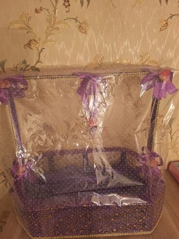 Quruducular: Bənövşəyi rəngdə bəzəkli xonça/qutulu səbət. - Ölçü: təxminən böyük — 2