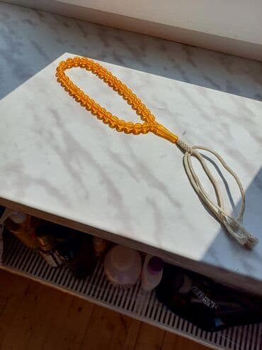 Məhsul: Kəhrəba rəngli təsbeh • Material: Yarı şəffaf, parlaq kəhrəba