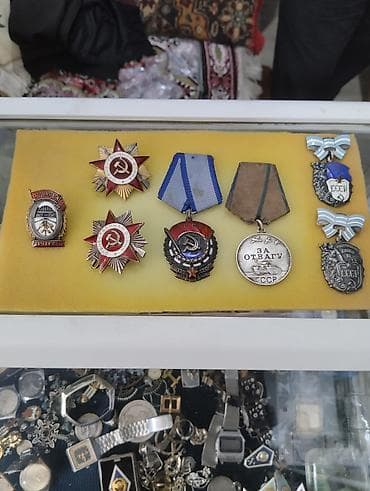 SSR dövrünə aid orijinal orden və medallar toplusu. Dəstdə at lalafo.az SSR dövrünə aid orijinal orden və medallar toplusu. Dəstdə