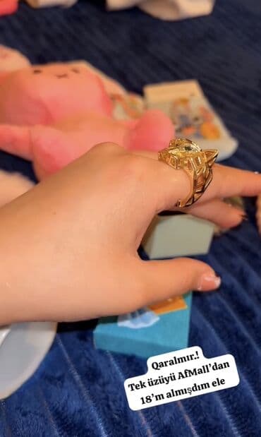 Qida məhsulları: Hədiyyə qutusu – “Birlikdə 25 AZN” Komplektin tərkibi: - 2 cüt corab — 2