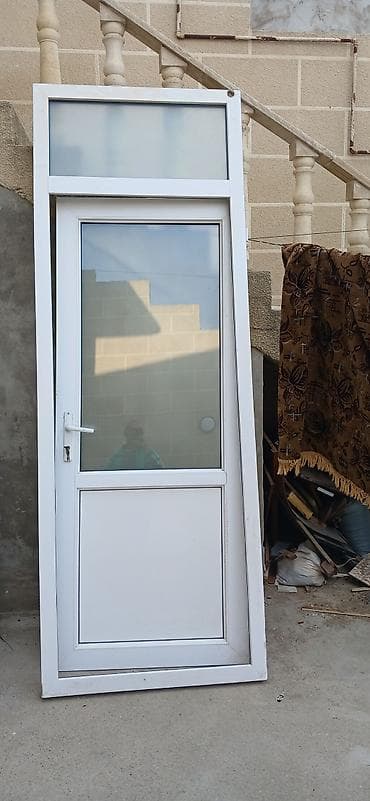 pencer: PVC qapı dəsti, hündürlüyü 251 sm. eni 90 sm. - Material: ağ PVC — 1