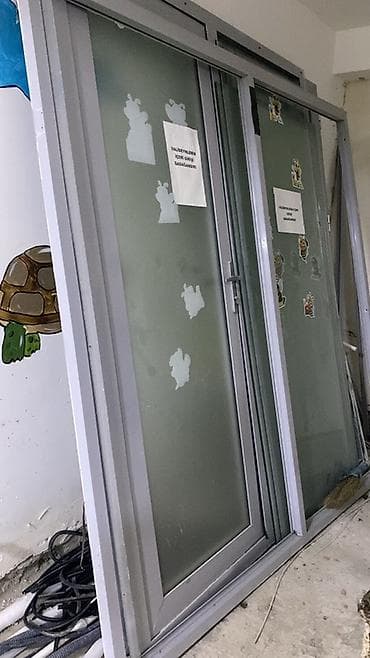 Alüminium çərçivəli sürüşən şüşə qapı komplekti 2 qapı 1 pəncərə - lalafo.az -da Alüminium çərçivəli sürüşən şüşə qapı komplekti 2 qapı 1 pəncərə -