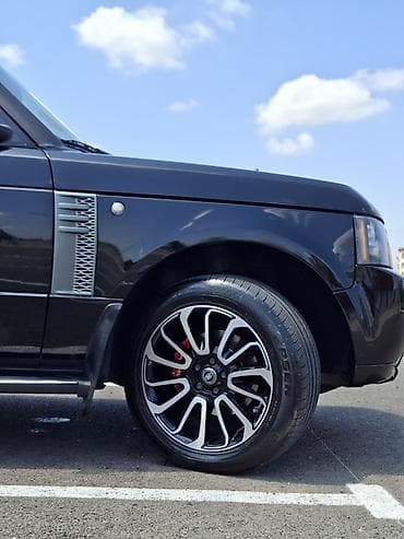 e 3 2: Land Rover Range Rover: 4.4 l | 2024 il 285637 km Ofrouder/SUV — 4