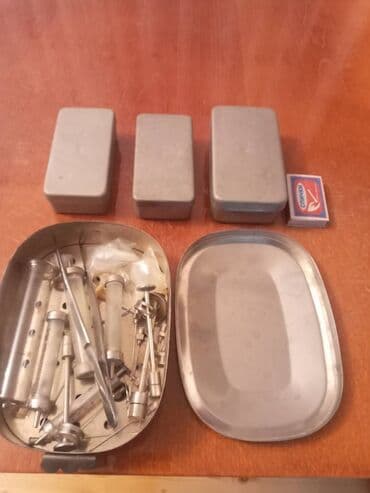 promedic pulse oximeter: Sovet vaxtından qalmış sterilizator və şprislər — 1