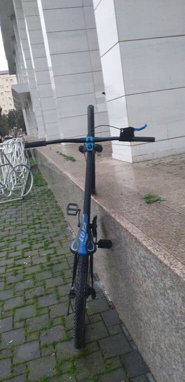 MTB tipli velosiped - Rəng: mat qara, mavi detallarla - Çərçivə