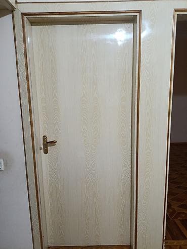 asma tavan hamam: Ağ palıd teksturasında otaq qapısı - Material: ağac əsaslı, dekorativ — 2