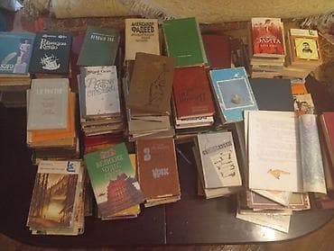 Müxtəlif janrlardan böyük kitab toplusu - Dillər: əsasən rus dilində