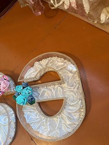 bezek bitkileri: Bəzəkli “S” və “Ə” hərfi formanlı aksesuar qutuları - Tədbir dekoru — 5