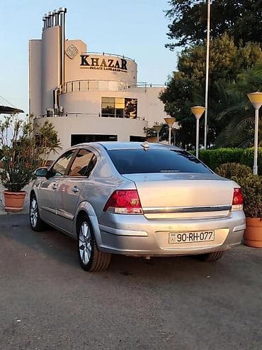 panarama 211: Opel Astra: 1.8 l | 2008 il 387000 km Sedan — 2