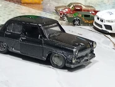 avtomobil modelləri: Masaüstü kolleksiya üçün metal oyuncaq avtomobil modeli. - Korpus — 1