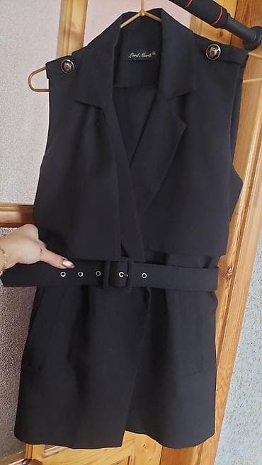 jiletler: Qadın üçün qara rəngli qolsuz yay kostumu salvarida var.38beden — 2