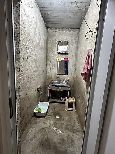 koroqluda kiraye evler: 6 otaqlı, 240 kv. m, Orta təmir — 8