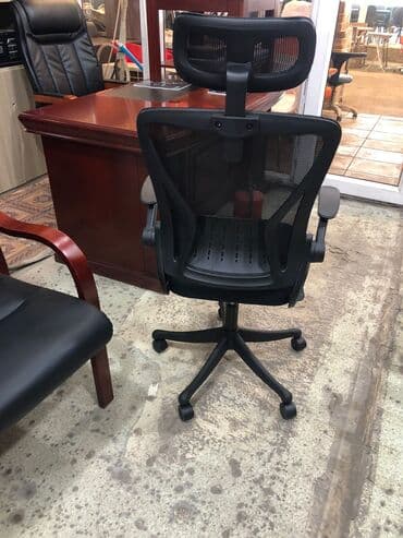 офисный стул: Новый, С колесиками, Рукояти регулируются, Ткань — 4